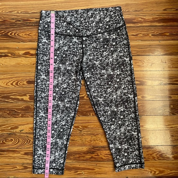 Black, White, and Gray Printed Workout Leggings - Picture 6 of 8
